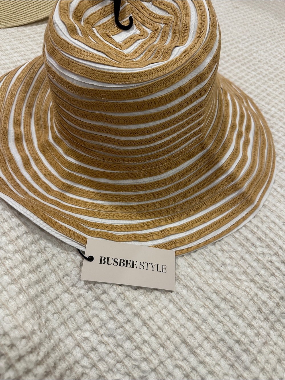 Busbee Style Women's Wide Brim Straw Sun Hat - White & Tan